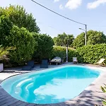 Villa Escapades Au Ferret Ideal Famille Ou Groupe D'amis Avec Piscine Chauffee 5 Proche Plages Et Pistes Cyclables Commerces Sejour Paisible Au Coeur Du Bassin D'arcachon Nous Repondons Tres Rapidement Aux Demandes De Renseignements *
