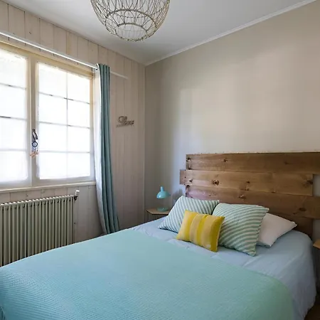 Escapades Au Ferret Ideal Famille Ou Groupe D'amis Avec Piscine Chauffee 5 Proche Plages Et Pistes Cyclables Commerces Sejour Paisible Au Coeur Du Bassin D'arcachon Nous Repondons Tres Rapidement Aux Demandes De Renseignements Villa