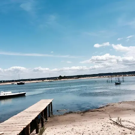 Villa Escapades Au Ferret Ideal Famille Ou Groupe D'amis Avec Piscine Chauffee 5 Proche Plages Et Pistes Cyclables Commerces Sejour Paisible Au Coeur Du Bassin D'arcachon Nous Repondons Tres Rapidement Aux Demandes De Renseignements *