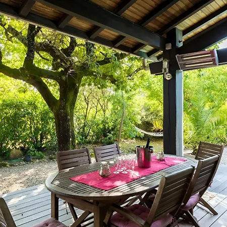 Villa Escapades Au Ferret Ideal Famille Ou Groupe D'amis Avec Piscine Chauffee 5 Proche Plages Et Pistes Cyclables Commerces Sejour Paisible Au Coeur Du Bassin D'arcachon Nous Repondons Tres Rapidement Aux Demandes De Renseignements